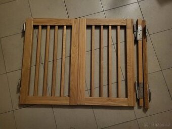 Dětská zábrana na schodiště z masivu