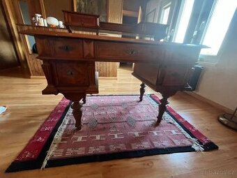 Starožitný psací stůl