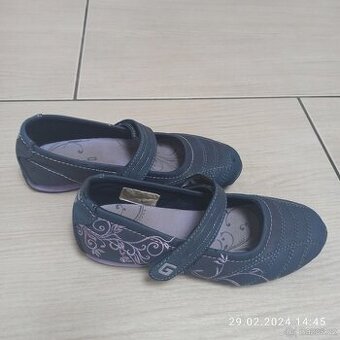 Obuv pro slečnu, vel. 32