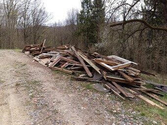 Dřevo z bouračky za odvoz