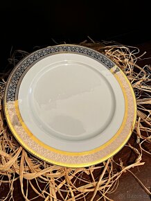 Zlacený dekorativní porcelánový talíř mělký značený Thun