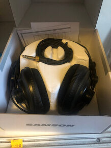 Sluchátka Samson SR850