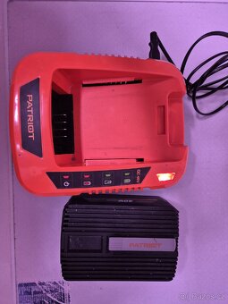 Patriot - nabíjecí stanice QC 40V a baterie BT20
40V

