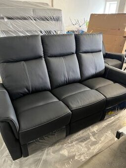 Prodám černou koženou sedací soupravu 3 + 2 sedák