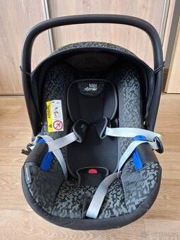 Autosedačka /vajicko Britax
