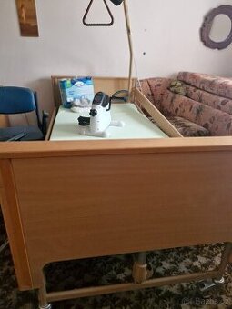 Zdravotní polohovatelna postel