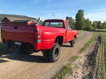 DODGE RAM 450, najeto 14000 km, 4x4, šestikolový pickup