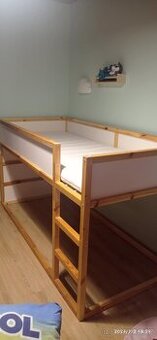 Dětská postel zn.Ikea Kura 2200,-kc bez matrace