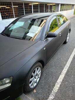 AUDI A6.