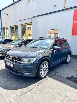 VW TIGUAN- NADSTANDARDNÍ VÝBAVA- KRÁSNÝ VŮZ