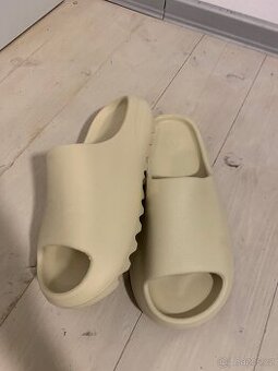 Adidas slide