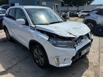 Suzuki Vitara 1.4 hybrid 95kw rv:2021/10 havarované