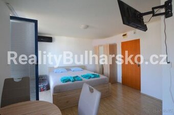 Útulné a plně zařízené studio(1+kk, 45 m²) s velkou terasou