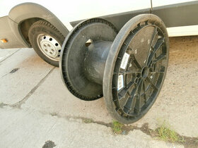 Špulka plastová, design stoleček, použitá za 250 kč