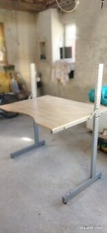 Pracovní polohovací stůl