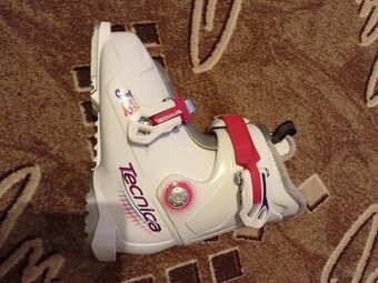 Prodám lyže s lyžáky