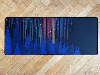 Prodám LTT Northern Lights Desk Pad 100x40cm