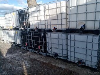 IBC nádrže na všechno černé bílé a klece