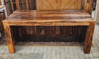 Pracovní stůl z masivního dřeva sheesham.