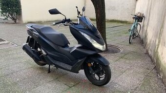 Pronajem skútru Honda PCX 125