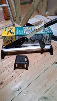 Řezačka na vinylovou a plovoucí podlahu - 1