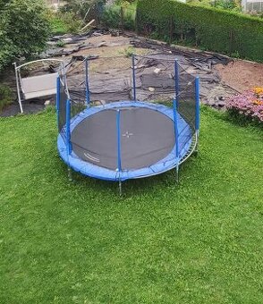 Trampolína