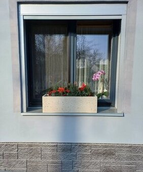 Betonový květináč 70x24x22