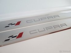 Nerezové prahové lišty s logem CUPRA
