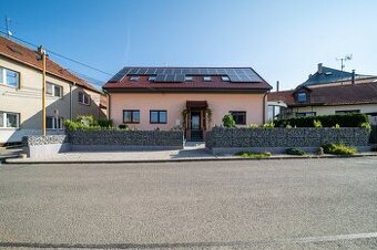 Rodinný dům 5+1 po rekonstrukci, Buchlovice, pozemek 463m2