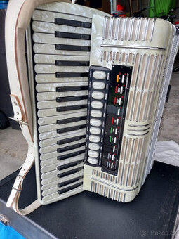 Hohner Morino VS VOX V se zesilovačem Hohner VOX 5midi akord