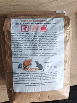 Potkan krmení