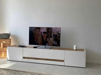 Stolek pod TV