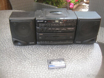 Prodám radiomagnetofon SHARP CD 130 s CD přehrávačem.