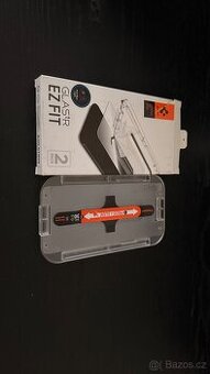 Spigen Glas.tR EZ Fit – ochranné sklo pro iPhone 12 Pro