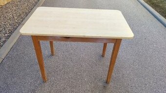 Dřevěný zachovalý stůl 100x60x74cm PRODÁM