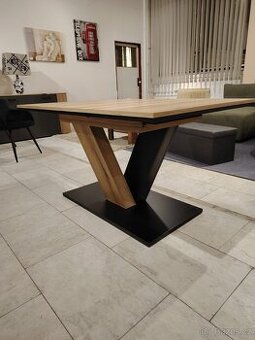 nový rozkládací designový jídelní stůl