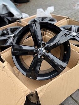ORIGINÁL Alu Volkswagen Passat B6, B7 R17, 5x112 - TOP STAV