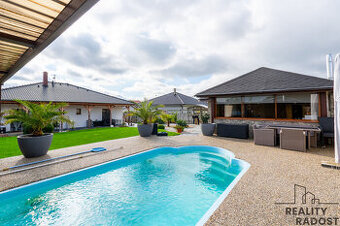 Rodinný dům se zahradou a bazénem Lom u Litvínova