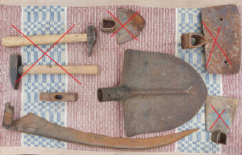 nářadí lopata kosa kladívko; šrouby kované