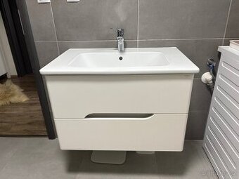 Umyvadlo se skřínkou a baterií