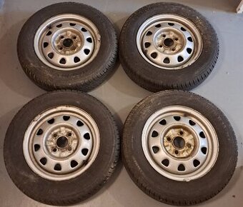 4 ks kola na Felicii 165 / 70 R13 s pneu Barum