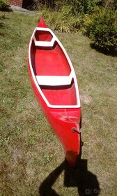 Laminátová kanoe