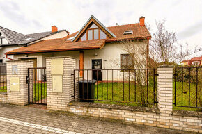 Prodej rodinného domu 6+kk (201 m²), pozemek 616 m², částečn