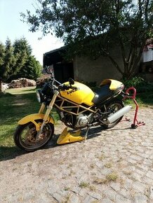 Ducati Monster 750 - 1