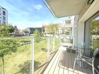 Prodej bytu 1+kk 45 m2 s balkonem, sklepem a garážovým stání