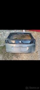 Zadní výklopné dveře Peugeot 3008