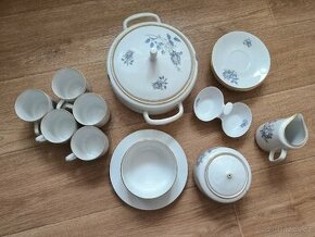 Sada starého zdobeného porcelánu