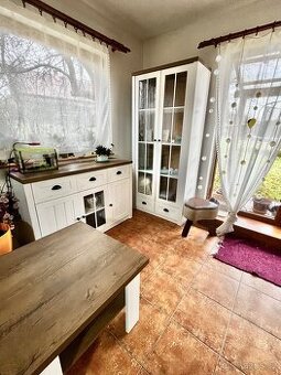 Nábytek Provence - vitrína, komody, skříň a stolek