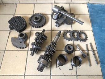 Prodám náhradní díly z motoru jawa 350 / 623 nebo 624