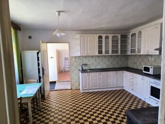 Připravujeme k prodeji 2 rodinné domy s pozemkem 3690m2